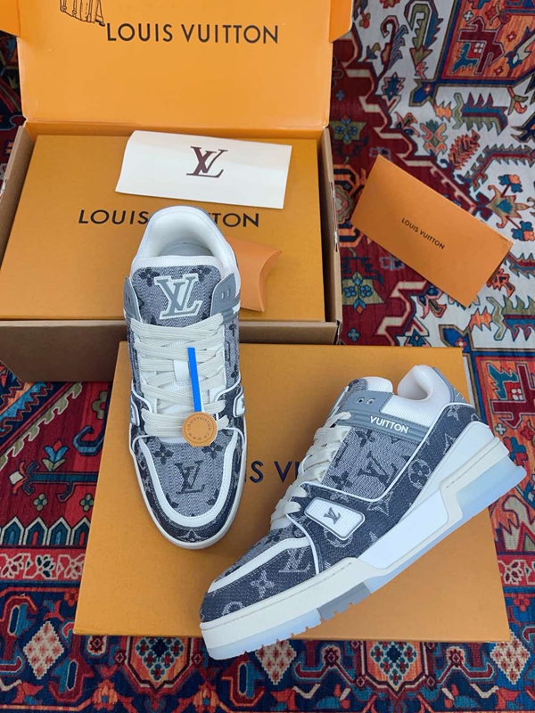 ルイヴィトン靴背面デザイン